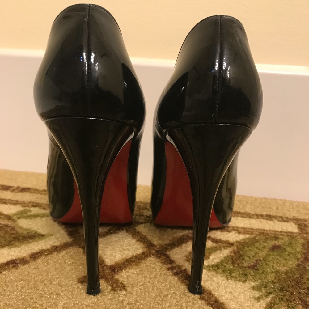 Christian Louboutin Rolando Pumps / size 39 1/2